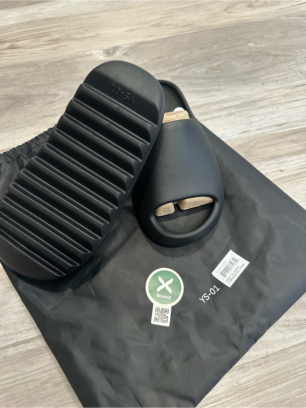 Black Yeezy Slide